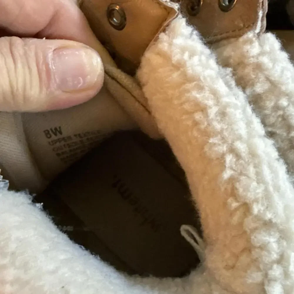 White Mountain women’s Boots Brown.‎   B2